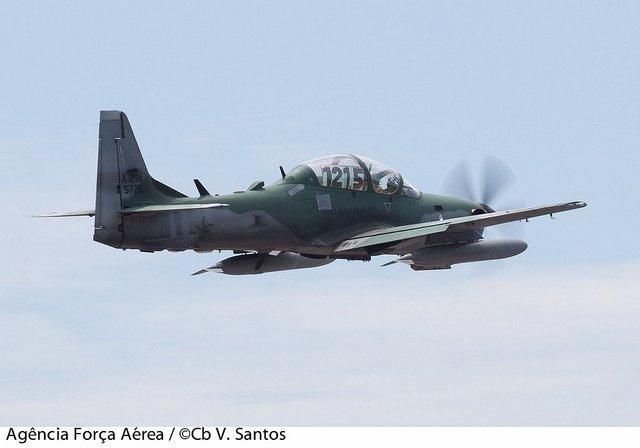 Super Tucano da FAB intercepta aeronave proveniente da Bolívia A Força Aérea Brasileira (FAB) acabou de informar que realizou hoje (6/3) a interceptação da aeronave PR-EBF