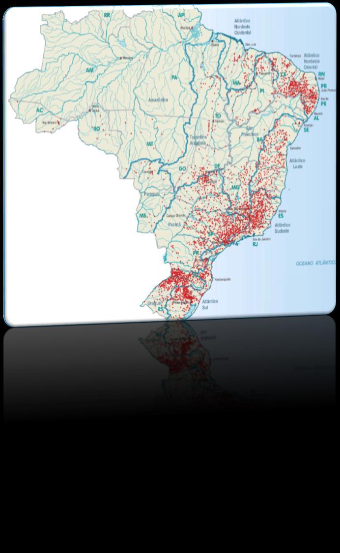 Situação Atual e Perpectivas a) 85% da população reside em áreas urbanas; b) 50% em regiões