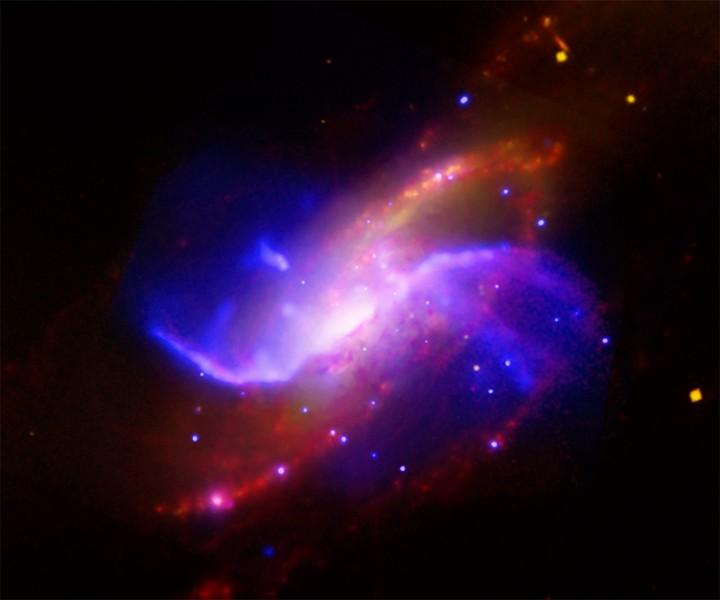 Galáxia NGC4258 Vermelho observação