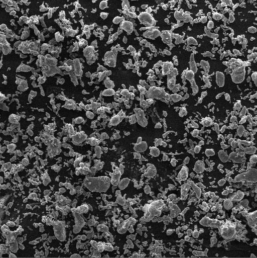 70 4.4 MICROSCOPIA ELETRÔNICA DE VARREDURA (MEV) As análises em microscopia eletrônica de varredura indicaram que havia uma diferença no que diz respeito à morfologia dos pós dos materiais utilizados.