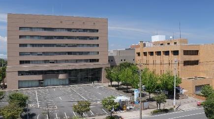 OS SERVIÇOS DA BIBLIOTECA SERÃO FORNECIDOS NO GAKUSHU-KAN Devido a renovação das instalaçoes de ar condicionado da biblioteca 図書館の空調設備更新に伴い学習館で図書館サービスを行います FECHADO DE 23 DE JANEIRO À 30 DE JUNHO O