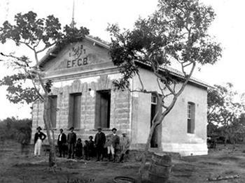 obras da Estrada de Ferro Central do Brasil povoado de Lassance.