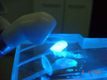 de Argônio e LED s azuis em baixa densidade de energia e permite, também, a interação fototérmica com luzes, lasers e LED s em média ou alta densidade de