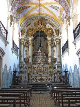 virtudes: O decoro na arquitetura religiosa de Vila Rica, Minas Gerais (1711-1822), tem o mérito de renovar significativamente a compreensão e o método de análise da arquitetura do século 18, e