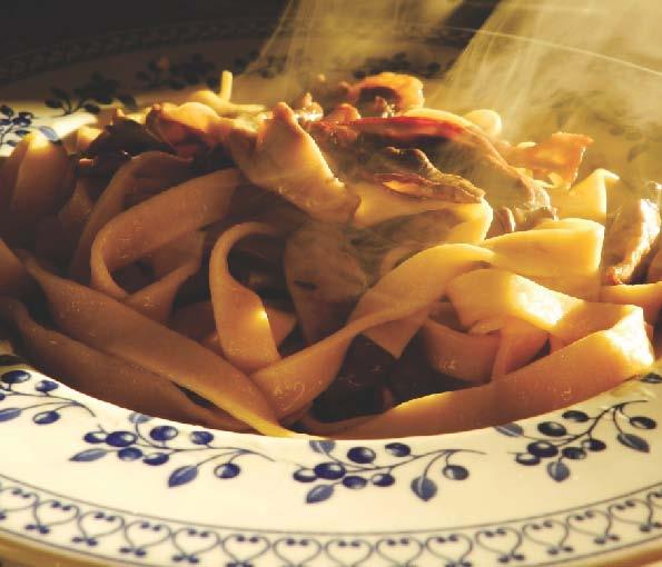 Porcini funghi secchi Cogumelos Os cogumelos secos PORCINI são os mais populares para uso culinário. Também conhecido como funghi secchi italiano, possuem um aroma intenso e sabor inigualável.