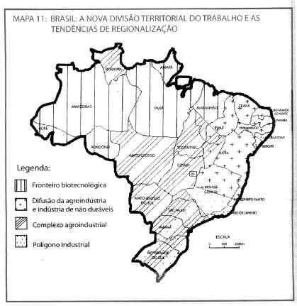 5 a QUESTÃO: (2,0 pontos) Analise o mapa a seguir. Fonte: MOREIRA, Ruy. Formação espacial brasileira. Uma contribuição crítica à geografia do Brasil. Rio de Janeiro: Consequência, 2012, p. 260.