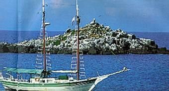 É a única ilha do arquipélago em que é permitido visita por parte dos turistas.
