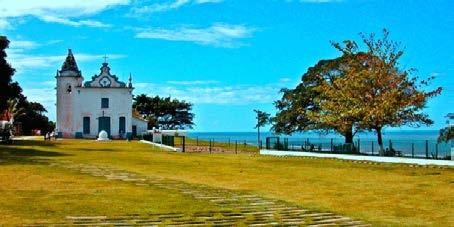 rio Grauçá. Praia do Quitongo - Praia urbana onde desemboca o rio Caravelas. A praia praticamente só existe em períodos de maré cheia. Praia de Iemanjá - Com 4 Km de extensão, areia fofa e dourada.