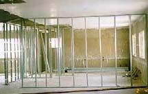 A figura 2.4 traz uma planta baixa mostrando uma construção em processo misto: alvenaria convencional nos vedos externos e drywall nas divisões internas. 55 Alvenaria Convencinal drywall Dorm.
