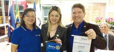 Elias Cauerk, a Governadora Assistente do clube Maria de Loudes Maline e a Governadora Assistente Maria Lúcia Kizema.