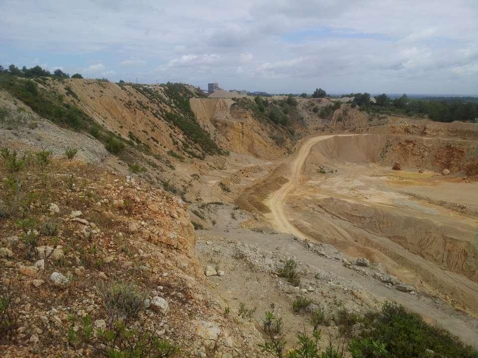 1997 - Constituída uma Comissão de Acompanhamento integrada pelos exploradores, ICN, DRE-LVT e Câmara Municipal de Sesimbra Estudo integrado e diagnóstico dos impactes ambientais das explorações 1998