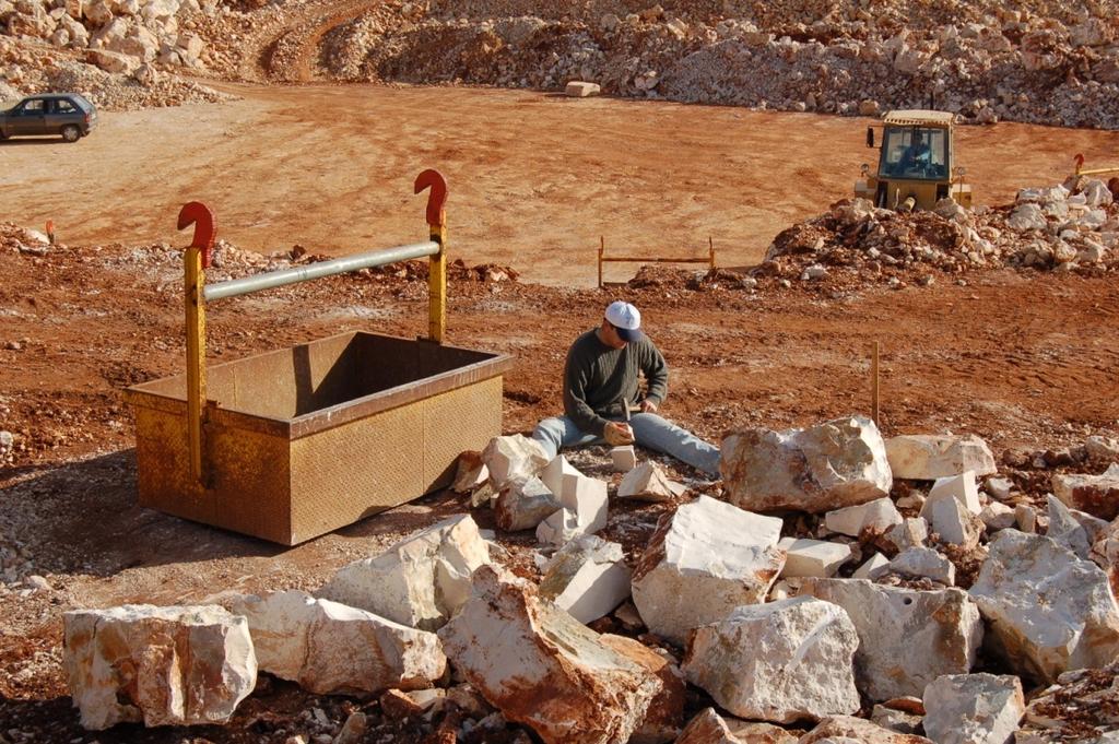 As competências do ICNB no sector da pesquisa e exploração de massas minerais restringem se às explorações situadas
