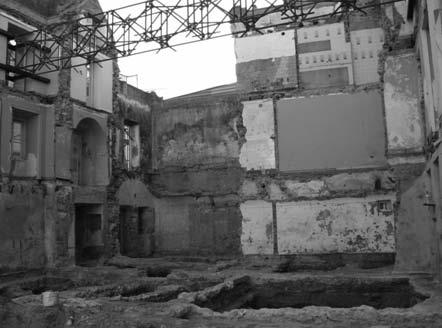 terramoto, sendo as suas ruínas utilizadas, de acordo com as Memórias Paróquias, como cemitério (Russo, 2008).