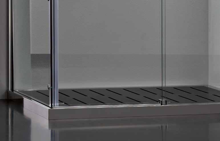 Fixed glass + sliding door + lateral glass; Standard height 2000mm; Maximum dimension of P (door) 900mm; Accessories in chrome-plated brass; 8mm tempered glass; Profile width 36mm;