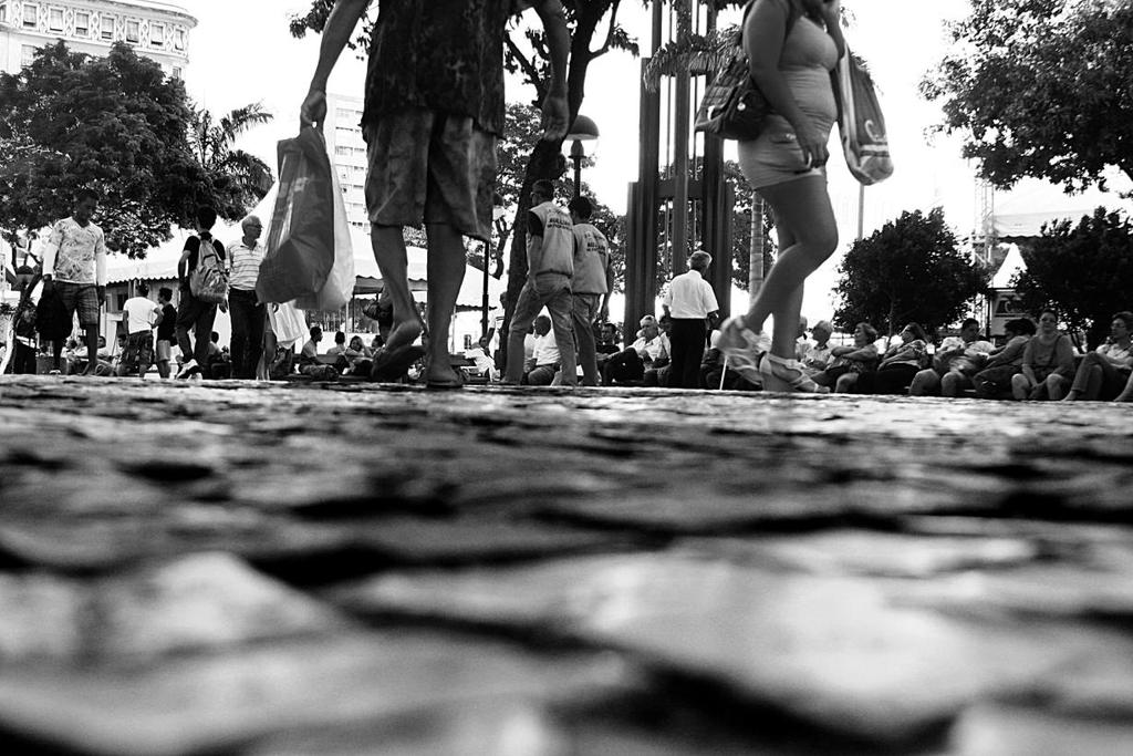 Fotografar a Praça do Ferreira para a revista A Ponte nos permitiu criar, ir além do que já tinha ido e usar mais que o fojotojornalismo, usar a arte, usar o incomum.