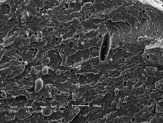 J. D. Viana et al / Revista Eletrônica de Materiais e Processos / ISSN 1809 8797 / v.7.1 (2012) 20 25 24 reforço rapidamente geram trincas que causam a fratura ou falha do material. 3.