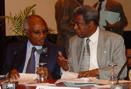 JANTAR DE TRABALHO: TENDÊNCIAS GLOBAIS NA SEGURANÇA HUMANA: SAÚDE PÚBLICA, SEGURANÇA E CONTRA-TERRORISMO Moderador: Oradores: Embaixador DIARRA CHEICK OUMAR, antigo embaixador do Mali nos Estados