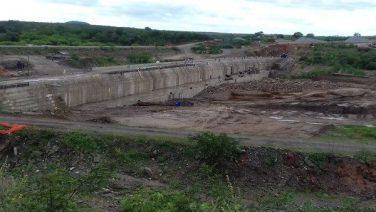 06/05/2017 Governo Federal sem dinheiro para tocar obra da barragem de Ingazeira Barragem da Ingazeira A notícia vem da central do DNOCS em Fortaleza.