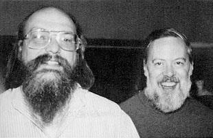 Origens: Primeira versão do Unix: escrito em assembly por Ken Thompson e Dennis Ritchie História e Introdução a C Depois traduzido para B, uma implementação