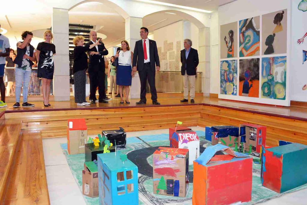 Pelas 16 horas, no Centro Cultural Casapiano foi inaugurada Exposição "Projecto Árvore "com os trabalhos produzidos durante 6 meses pelos jovens da Casa de Acolhimento Temporária e da Residência de