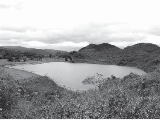 aos processos erosivos e denudacionais, preservam as depressões no topo das cristas da Serra do Gandarela.
