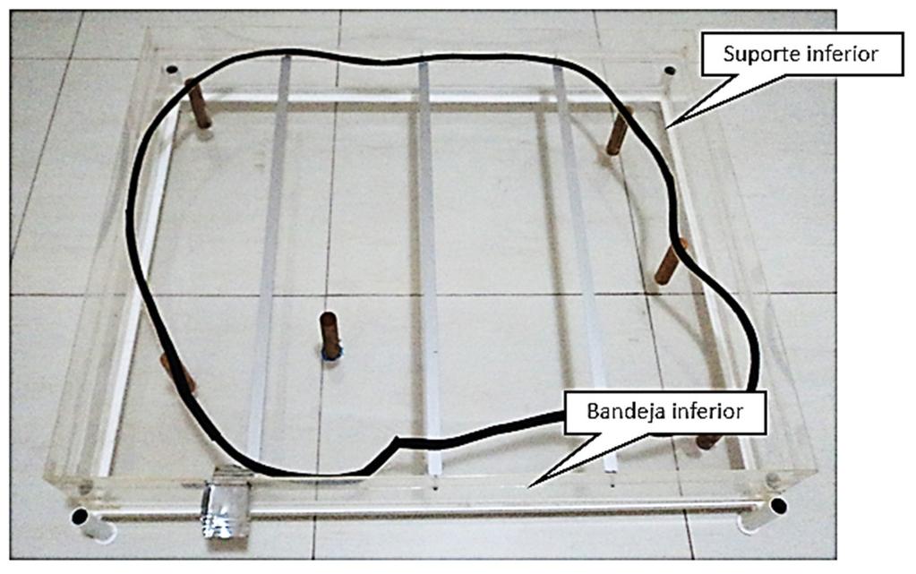 4 1. MATERIAIS UTILIZADOS - Maquete de bacia hidrográfica - Proveta graduada (1 litro ou maior) - Cronômetro - Balde 2.