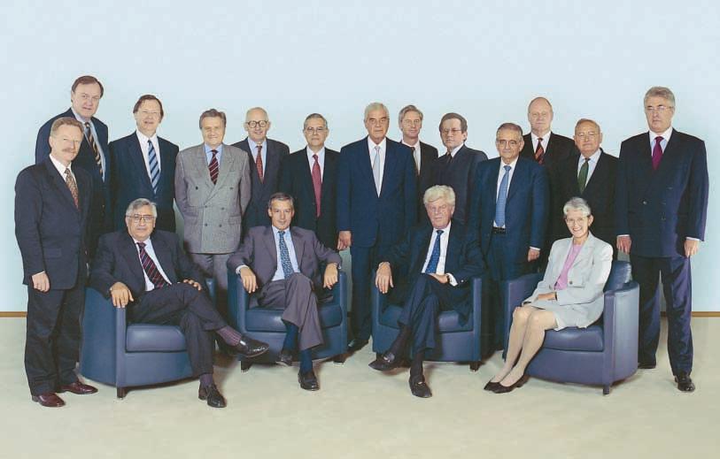 Conselho Geral Fila de trás (da esquerda para a direita):yves Mersch, Urban Bäckström, Nout Wellink, Jean-Claude Trichet, Maurice O Connell, Lucas D.