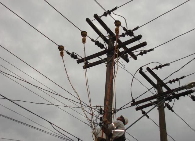 relevantes para a conclusão deste trabalho, assim, a instalação do medidor na Praça ocorreu no dia 08 de fevereiro de 2010.