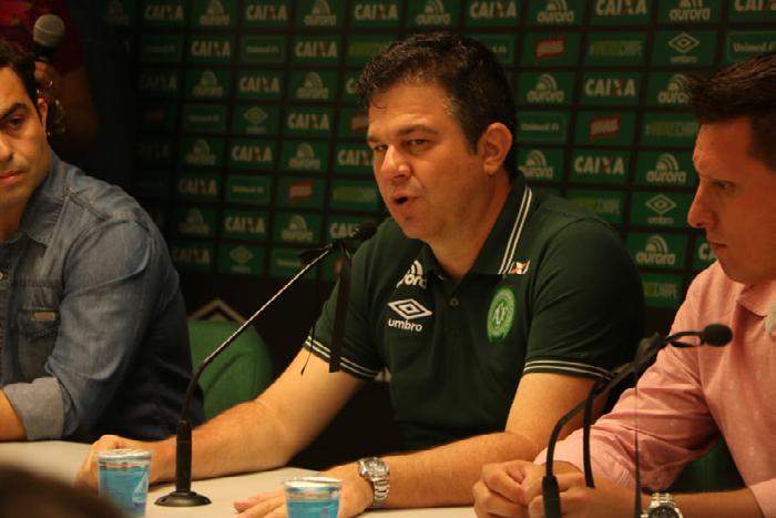 Chapecoense amplia programa de sócio para se reerguer em 2017 POR DUDA LOPES A partir desta segunda-feira, a Chapecoense começará o processo para se reerguer após o acidente que matou a maior parte