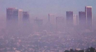 POLUIÇÃO DO AR SMOG FOTOQUÍMICO O nevoeiro fotoquímico, também conhecido por Smog (combinação