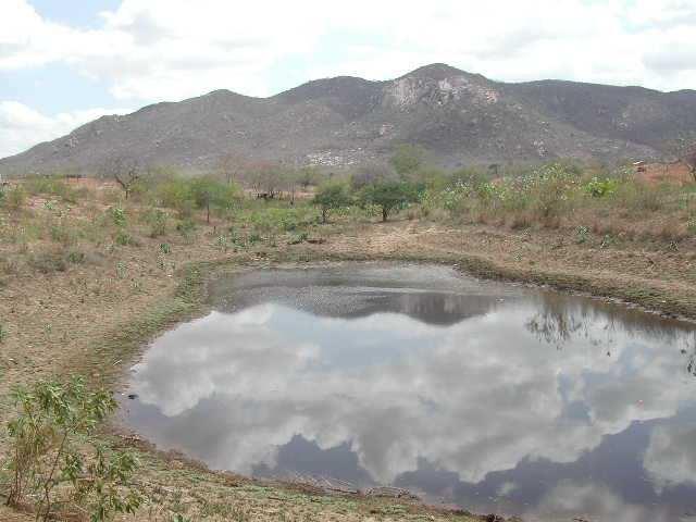 Ocorrência de aguadas, estradas e