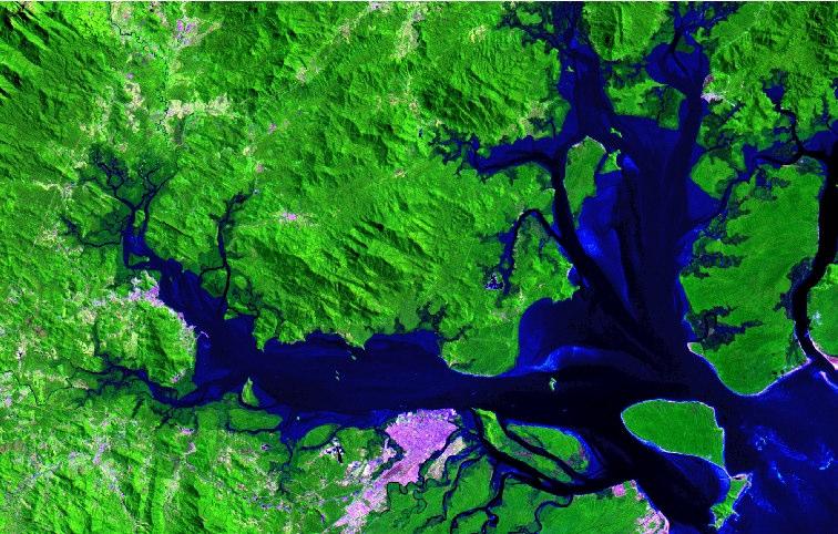 FIGURA 1 - IMAGEM DE SATÉLITE DO COMPLEXO ESTUARINO BAÍA DE PARANAGUÁ INDICANDO AS DUAS ÁREAS ESTUARINAS ESTUDADAS Baía das Laranjeiras Baía de Paranaguá 3.