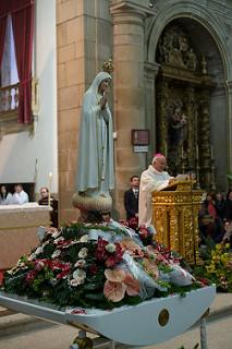 1.Estamos reunidos para celebrar Eucaristia, acompanhados pela presença da Imagem Peregrina de Nossa Senhora de Fátima, que hoje e a partir daqui inicia a visita à Diocese do Porto.