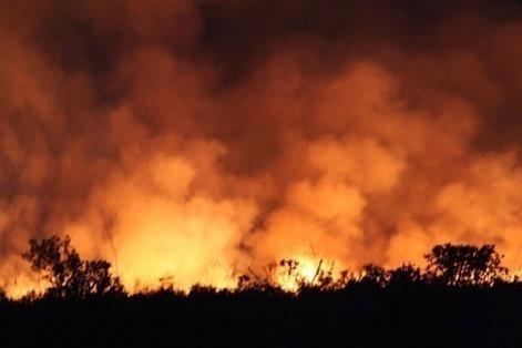 Mudanças Climáticas: Maior frequência de eventos extremos: furacões,