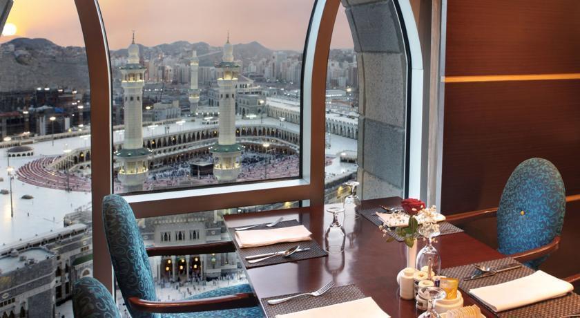 Publicidade do Hotel cinco estrelas Al MarwaRayhan Makkah com vista para a Grande Mesquita de Meca. (http://www.makkahevents.com/sitemap.