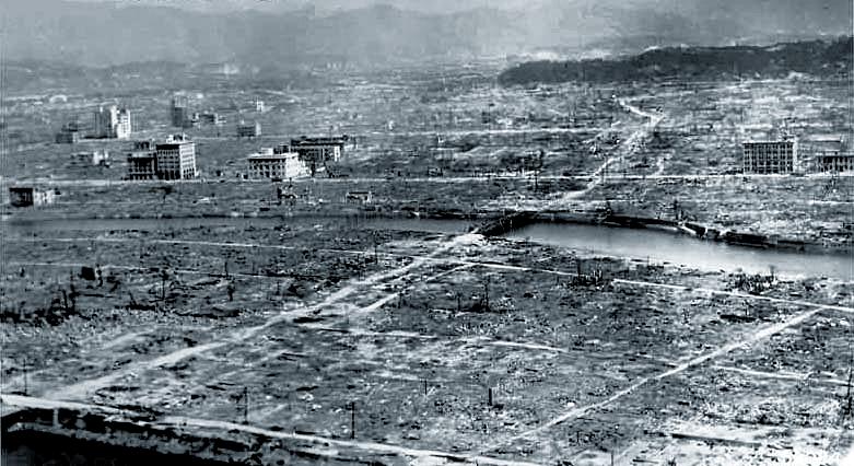 08 Cidade de Hiroshima após o lançamento da bomba atômica em 6 de agosto de 1945 http://pt.wikipedia.