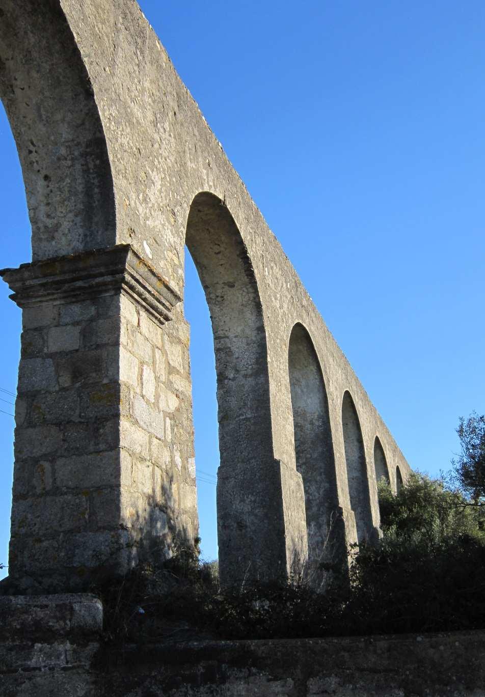Aqueduto da Água de Prata Aqueduto da Água de Prata, conhecido como Aqueduto de Évora, foi durante muitos anos a principal fonte de abastecimento de água à cidade; Trata-se de uma estrutura