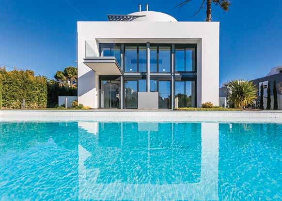 Villa with modern design of 284 sqm Set in a very private condominium of only 5 homes Private swimming pool and a garden of 616 sqm The construction materials and the finishes are