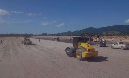 OBRA NO AEROPORTO HERCÍLIO LUZ, EM FLORIANÓPOLIS-SC Cliente: Empresa Brasileira de Infraestrutura Aeroportuária INFRAERO Designação: Execução de Serviços de Engenharia e Obras de Terraplenagem,