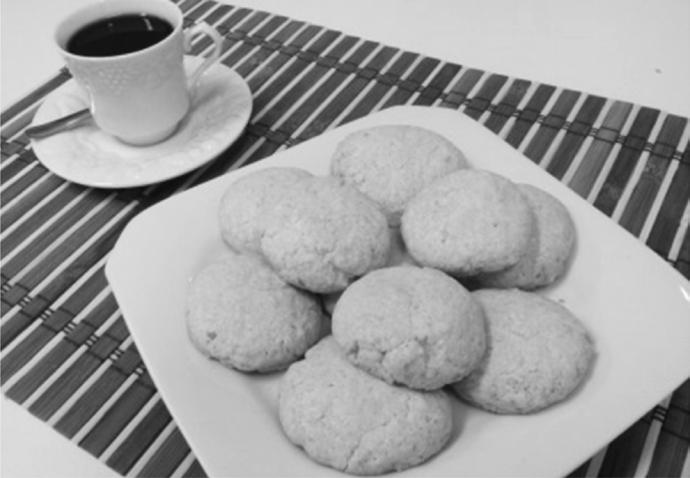 Doces Biscoito de coco Polvilho doce 2 xícaras de chá 180 Coco ralado 1 xícara de chá 70 Açúcar ¾ de xícara de chá 180 Margarina 5 colheres de sopa rasas 50 Emustab 1 colher de café 4 Água 3 colheres