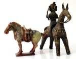 392 :: "Mãe negra" escultura em ferro policromado, séc. XX, faltas na policromia. Dim. - 27 cm 393 :: "Cavalos" duas esculturas em metal e pedra, séc.