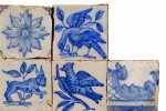 Base de licitação: 120 472 :: Cinco azulejos figura avulsa, decoração monocroma a azul "Pássaros e