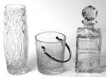 - 28 cm 700 :: Garrafa, jarra e balde de gelo cristal, séc. XX, pequenos defeitos. Dim.