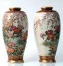 810 :: Par de jarros porcelana chinesa, decoração policromada e dourada "Pássaros e peónias", séc. XX. Dim.