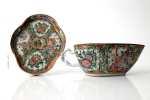 - 19 cm 971 :: Frasco de chá porcelana de Samson, ao gosto da porcelana da China, Companhia das Índias, decoração policromada e douradas "Flores". Dim.