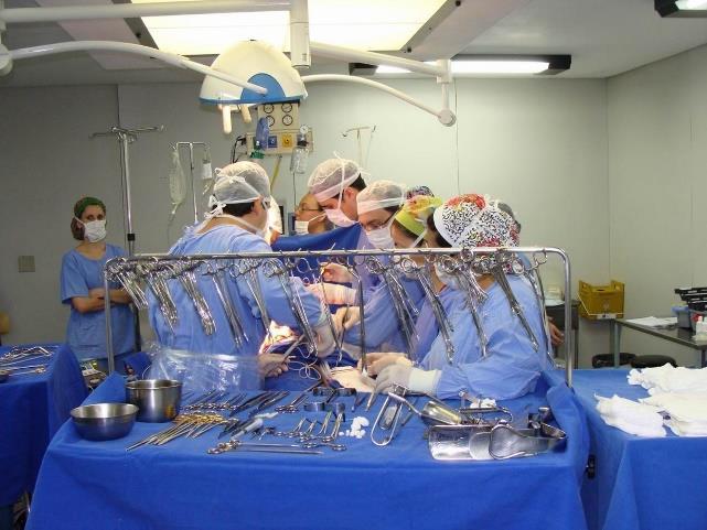 Diagnósticos prioritários - Intra-operatório Risco para lesão pelo posicionamento perioperatório relacionado ao emagrecimento, ao procedimento cirúrgico maior do que duas horas, à exigência do