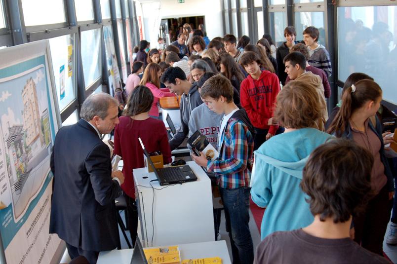 Simulação de um balcão de banco; ESFV Escola Secundária