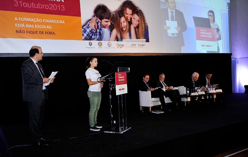 Após as intervenções de abertura, os alunos da Escola Secundária Filipa de Vilhena apresentaram uma peça de teatro intitulada Barbie Girl, sobre os temas do consumo excessivo e do endividamento.