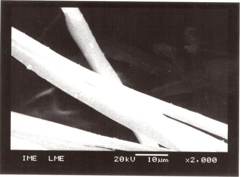 18 (a-d) apresenta micrografias da fibra de curauá.