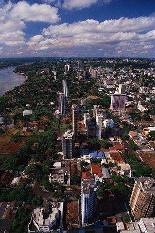 REGIÃO DA TRÍPLICE FRONTEIRA Foz do Iguaçu - A maior cidade da fronteira paranaense com Argentina e Paraguai, com população estimada em 319.